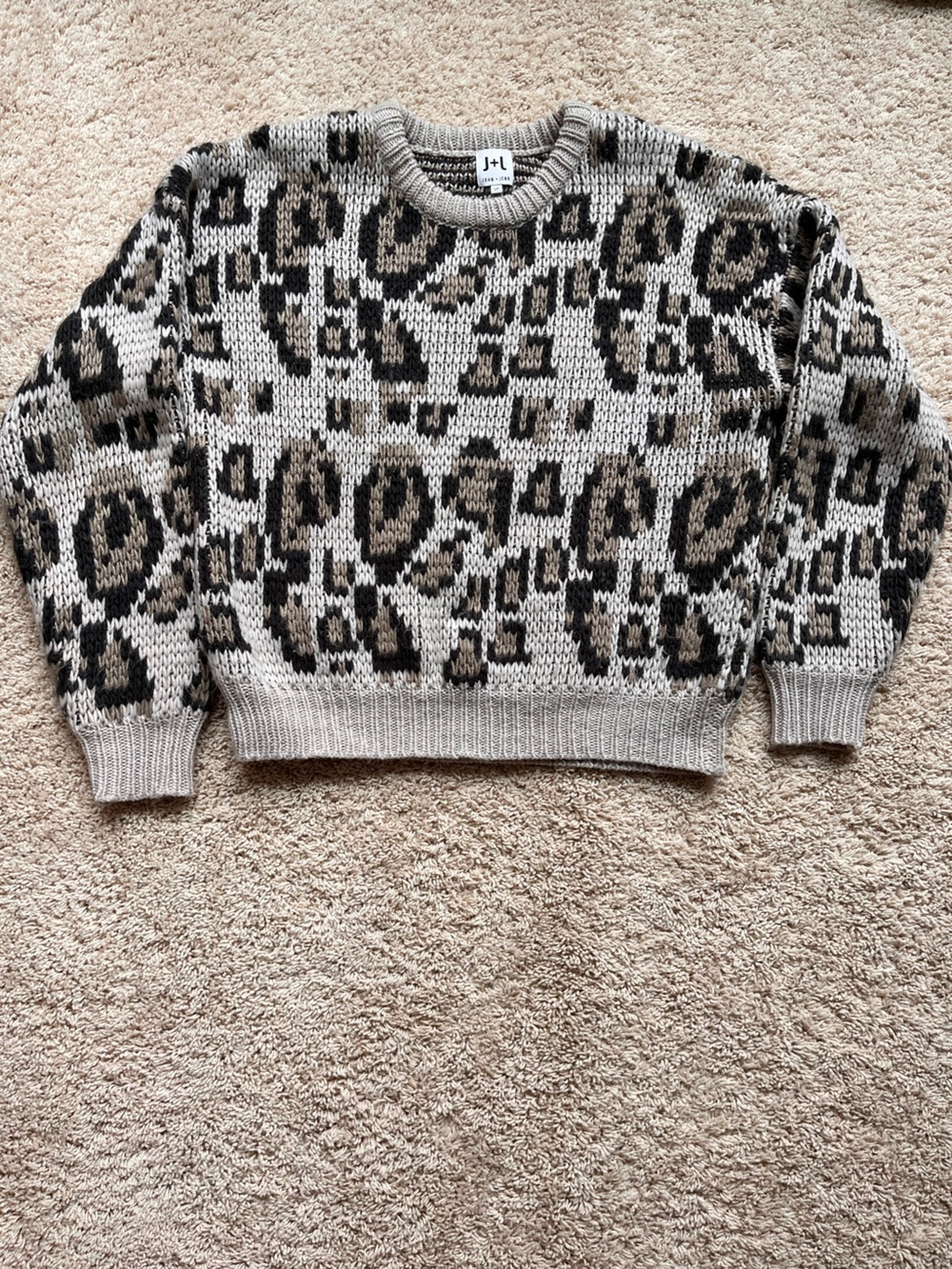John + Jenn Neutral Leopard-Style Knit Sweater in Gray, Brown, Black